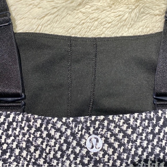 Lulu Sports Bra - Picture 4 of 6